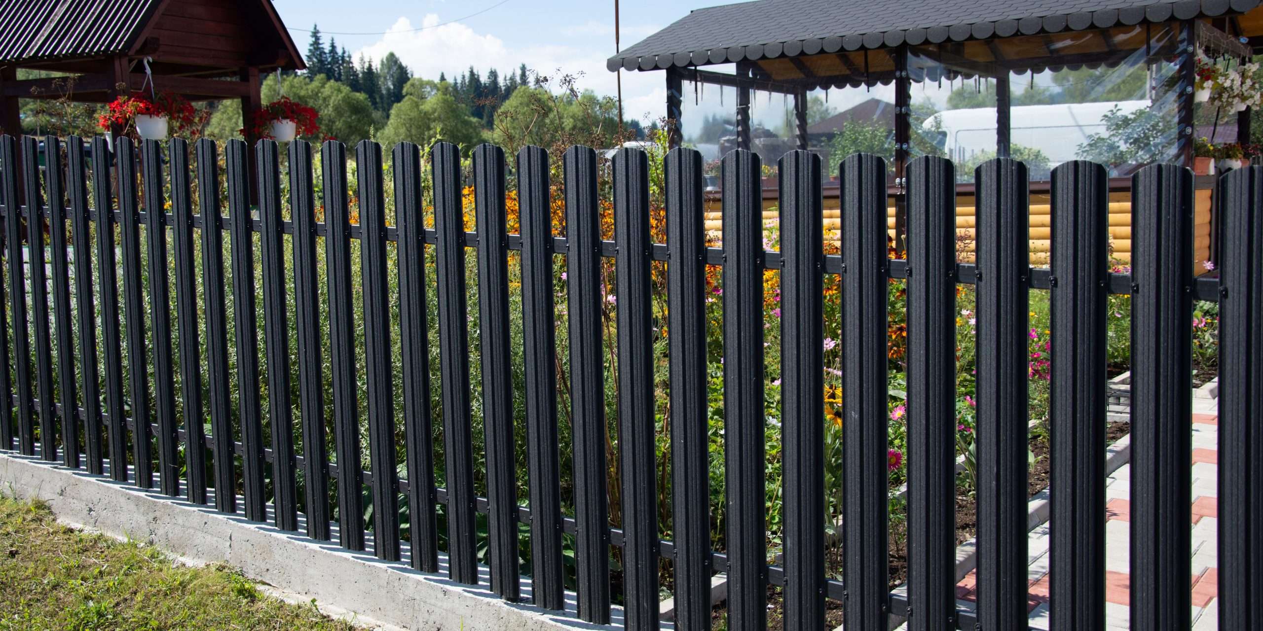 10 Reasons Why Aluminum Fencing Is A Great Option For Dog Owners