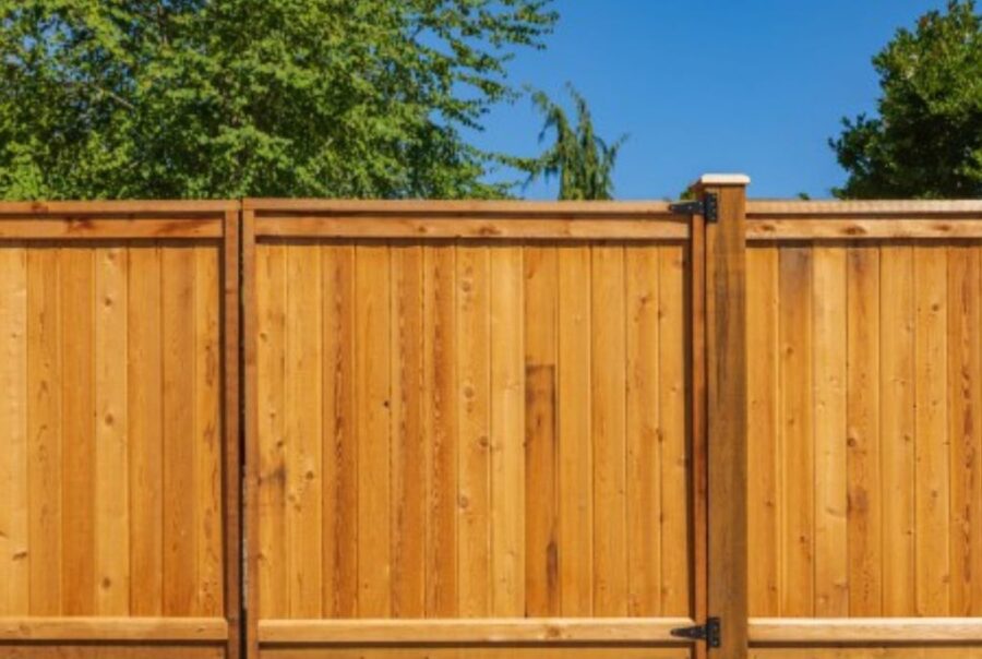 fence-staining-900x604